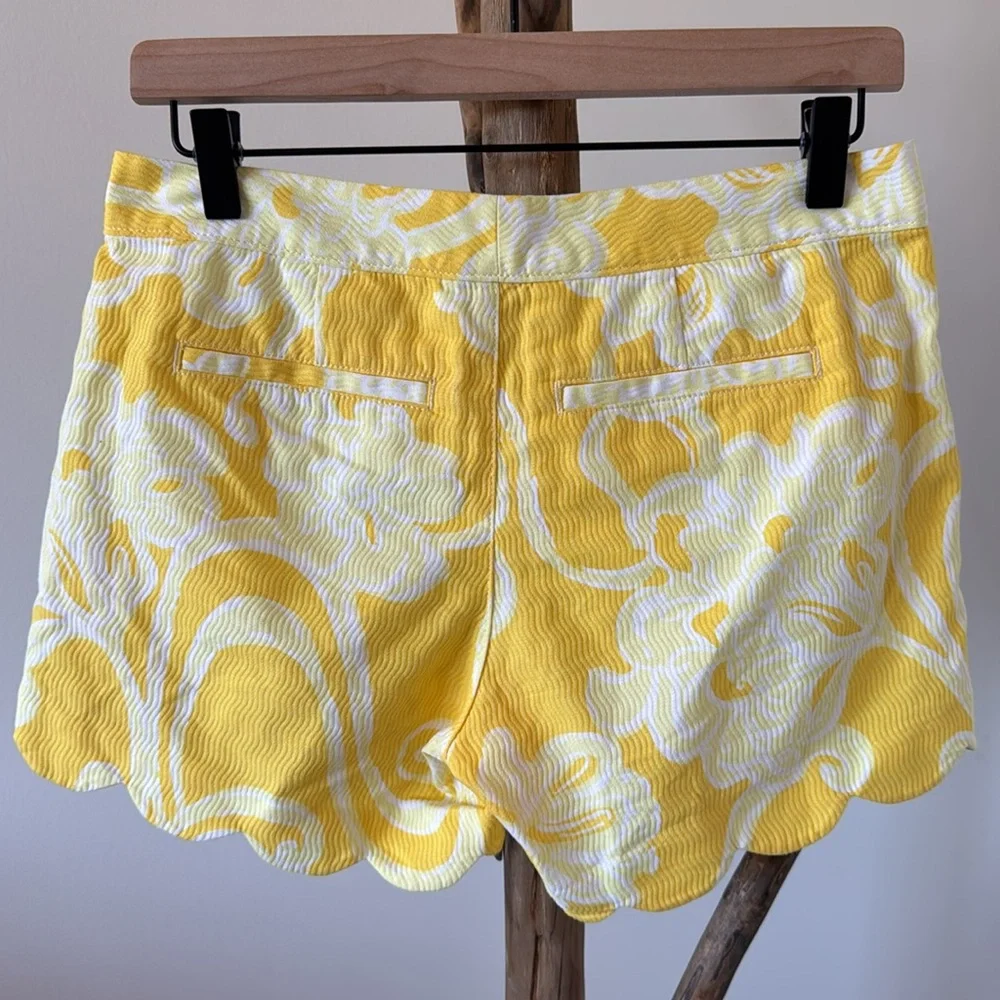 Lilly Pulitzer Buttercup Scallop Hem Shorts Yellow White Floral Jacquard Size 0